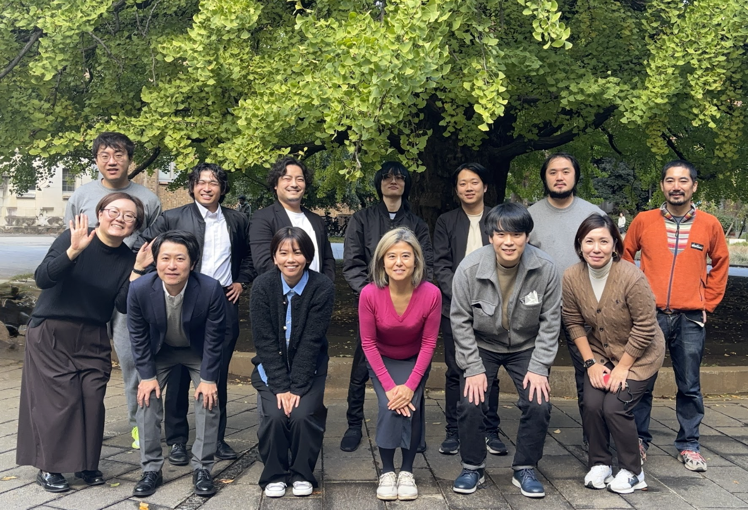 東京大学構内で撮影したbestatのメンバー集合写真